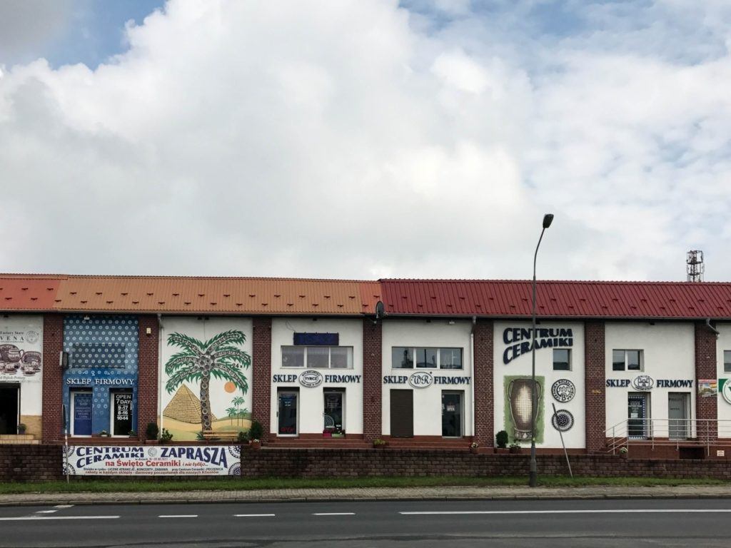  Polish pottery shops in a Boleslawiec "strip mall". 
