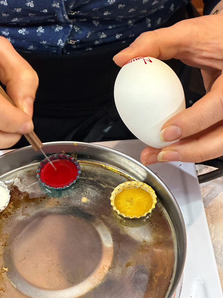 How the eggshells are painted.