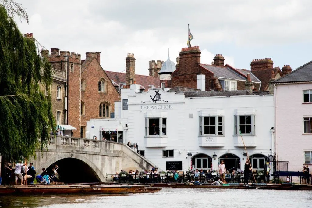 Punters stopping for some lunch.