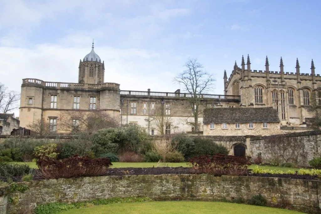 Exterior garden view of Oxford University.