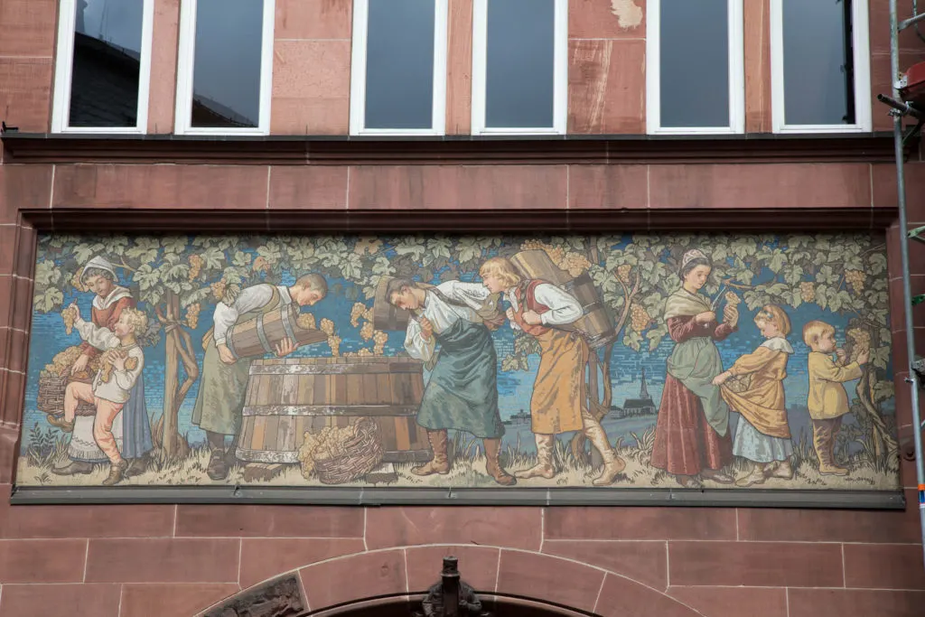 This building frieze shows the grape harvest.