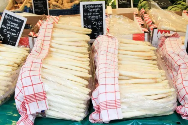 Market spargel.