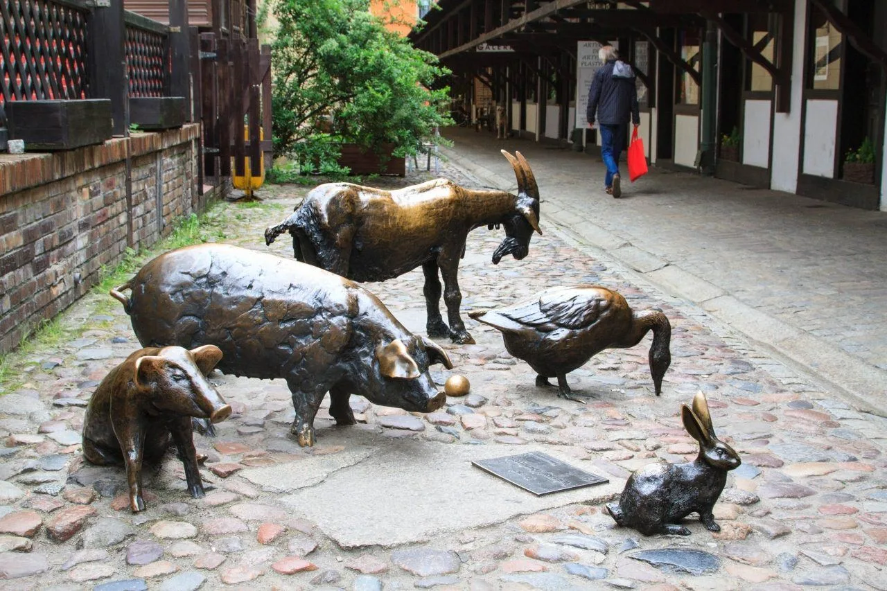 Statues of two pigs, a goat, a hare, and a goose is the Memorial to Slaughtered Animals.