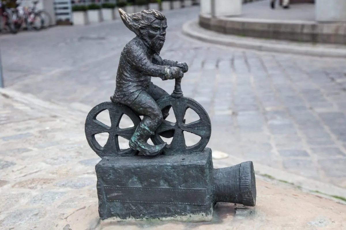 A dwarf after my own heart, video Wroclaw.