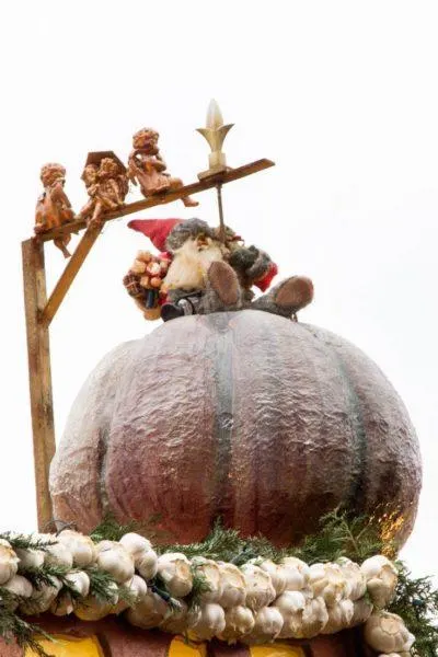 More whimsical decorations on market stalls.